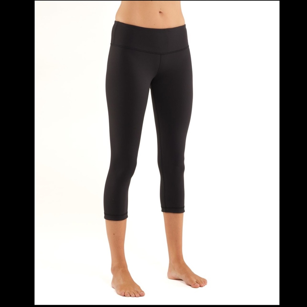 RARE Lululemon Reversible Wunder Under Crop, size 8